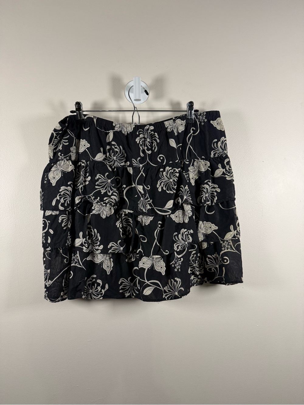 Old Navy Black and Cream Floral Tiered Mini Skirt
